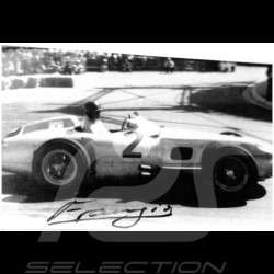 EXTREM SELTEN - Pressefoto Mercedes-Benz F1 W296 n°2 handschriftlich signiert von Juan Manuel Fangio.