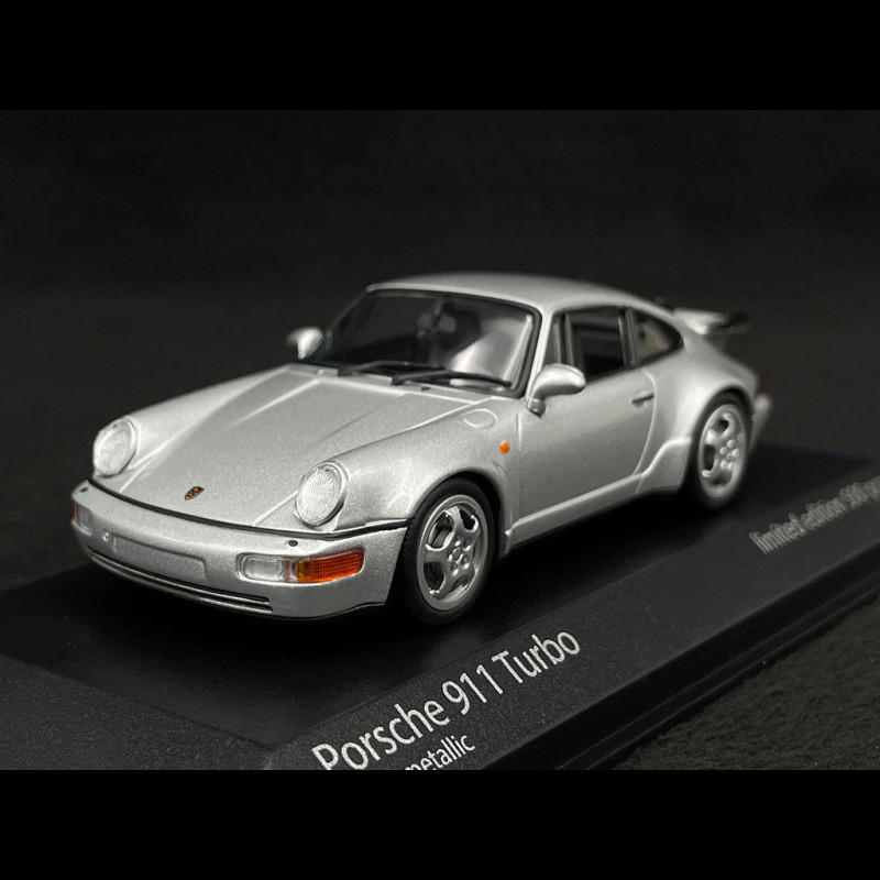 La Porsche 911 Turbo festeggia i 50 anni di va