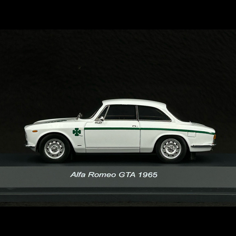 Alfa Romeo Guilia Sprint GTA 1965 White 1/43 Schuco 450934100