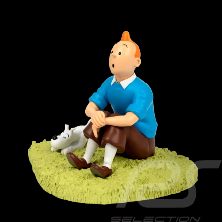 Figurine Tintin et Milou - Assis dans l'herbe - L'Île Noire 17,5 cm 47001