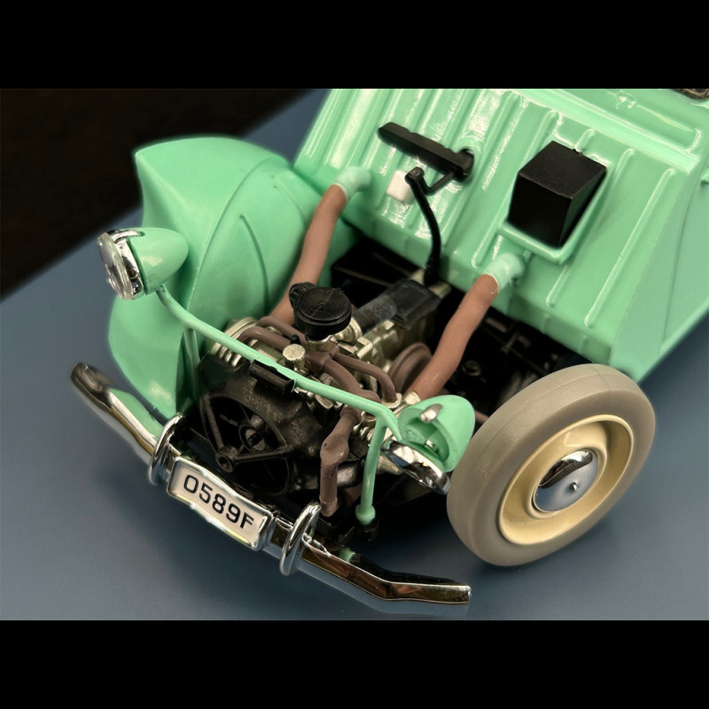 Tintin The Broken 2CV - The Castafiore Emerald - Blue 1/24 29911