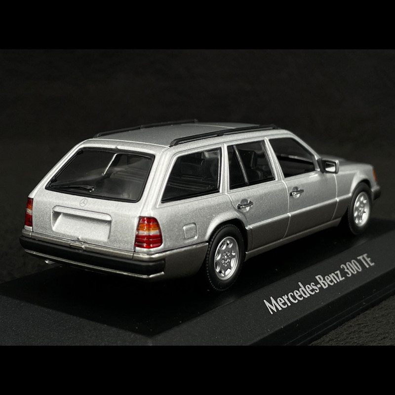 Miniature Vitesse 1:43 Mercedes S600 Pullman – Gris Métallisé Clair, 1999