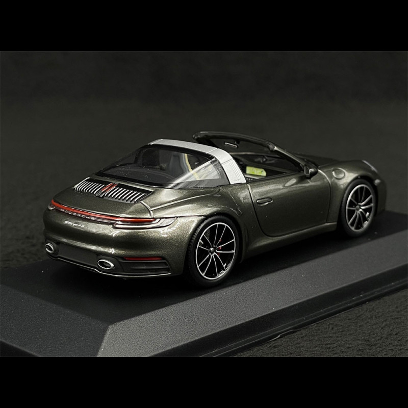 Porsche 911 Targa 4S type 992 Vert Aventurine 1/43 Minichamps