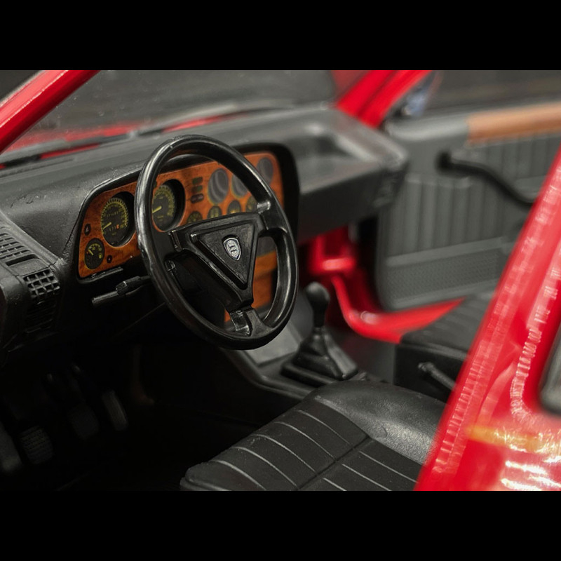 Modèle 1:18 MITICA Lancia Thema 8.32 Ferrari 1988 - Aile