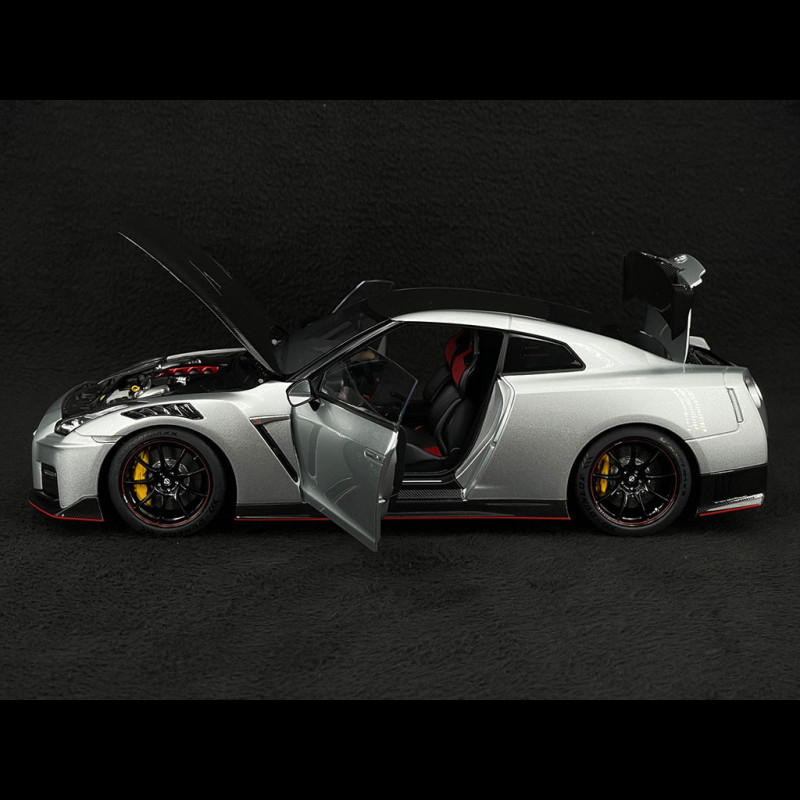 Nissan GT-R Nismo 2022 Type R35 Silver grey Ultimate / Black 1/18