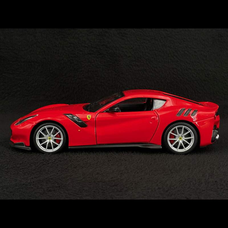 Bburago 1:24 Ferrari F12 TDF año de construcción 2016 amarillo 18 Bburago 1:24 Ferrari F12 TDF año de construcción 2016 amarillo 18