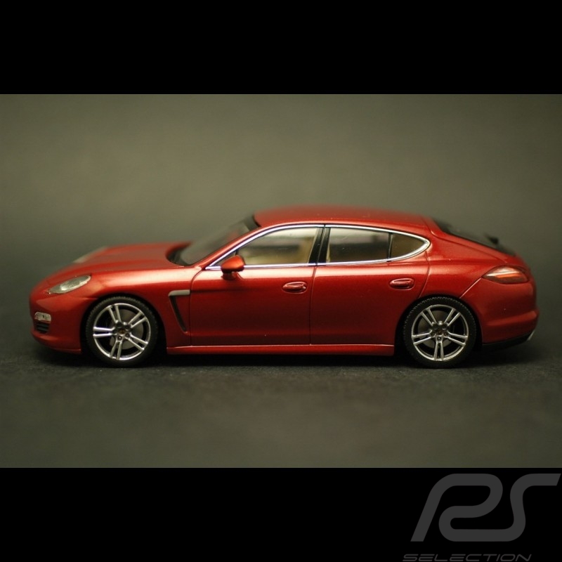 Porsche Panamera rouge rubis métallisé Porsche Panamera rouge rubis métallisé