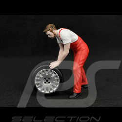 Figurine man mechanic with wheel Diorama 1/18 Premium 18026