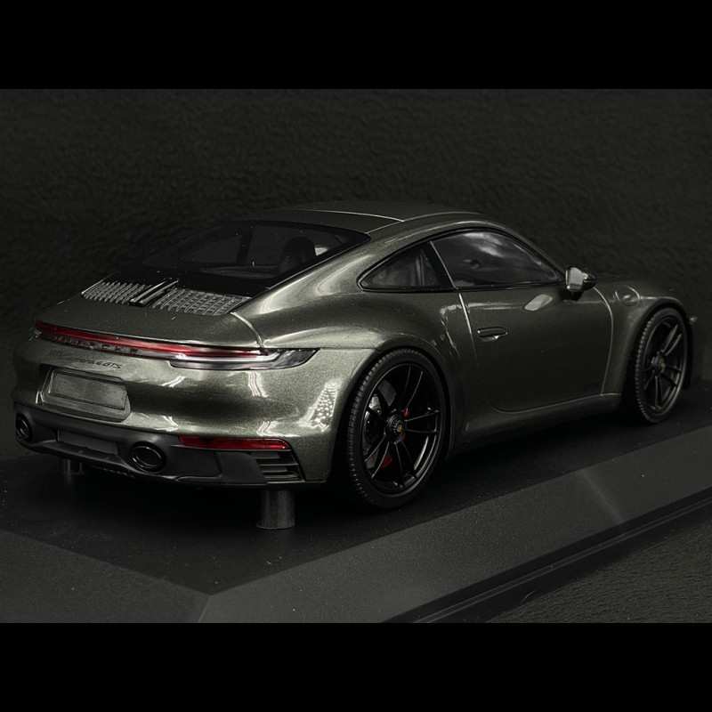 Minichamps 1:18 Porsche 911 Carrera 4 GTS Coupe Año de construcción
