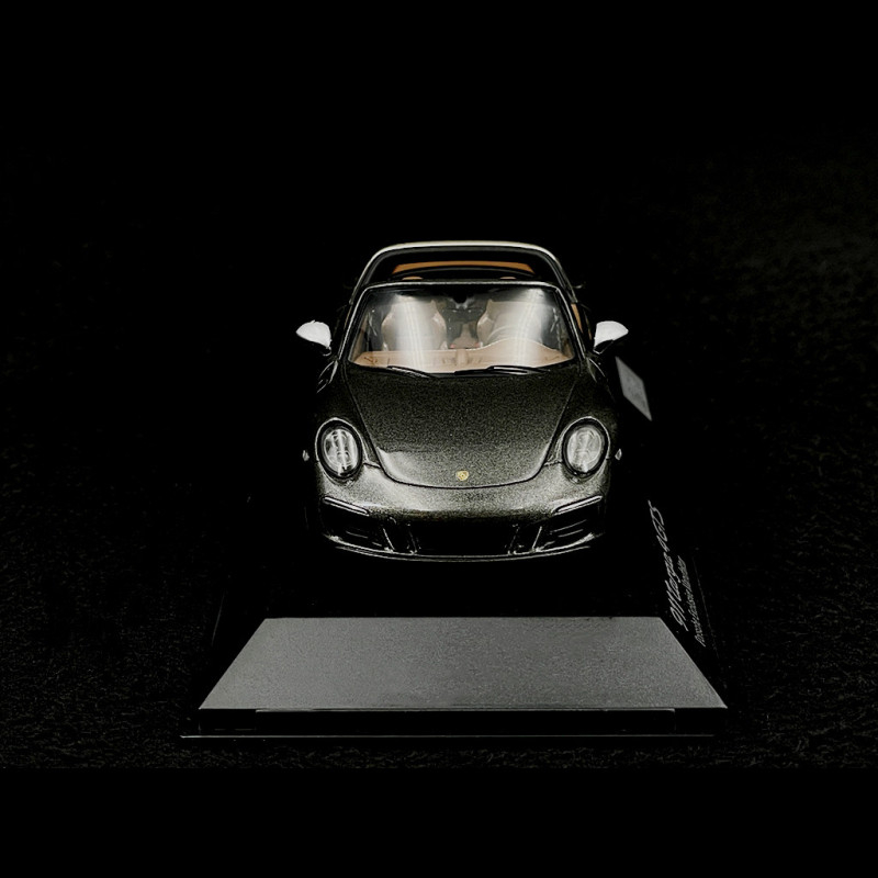 Porsche 911 type 991 Targa 4 GTS agate grey 1/43 Spark WAX02020078