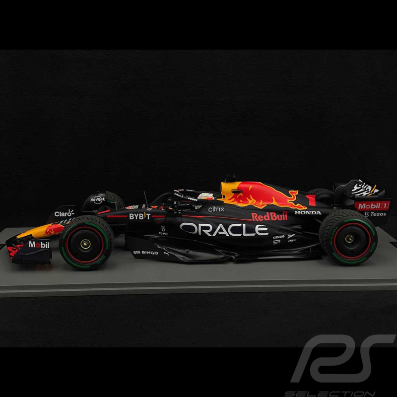 Max Verstappen Red Bull Racing RB18 n° 1 Vainqueur GP Japon 2022 F1 Champion du Monde 2022 1/12 Spark 12S034