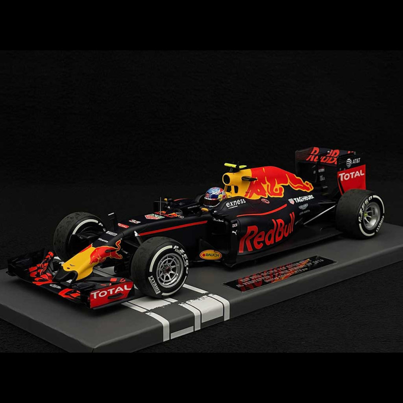 Max Verstappen Red Bull Racing RB12 n° 33 Winner GP Spain