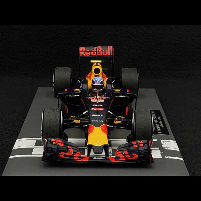 Max Verstappen Red Bull Racing RB12 n° 33 Winner GP Spain 2016 F1