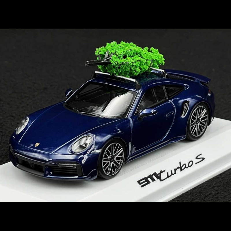 Porsche 911 Turbo S Type 992 2023 avec Sapin de Noël Rouge Carmin 1/43