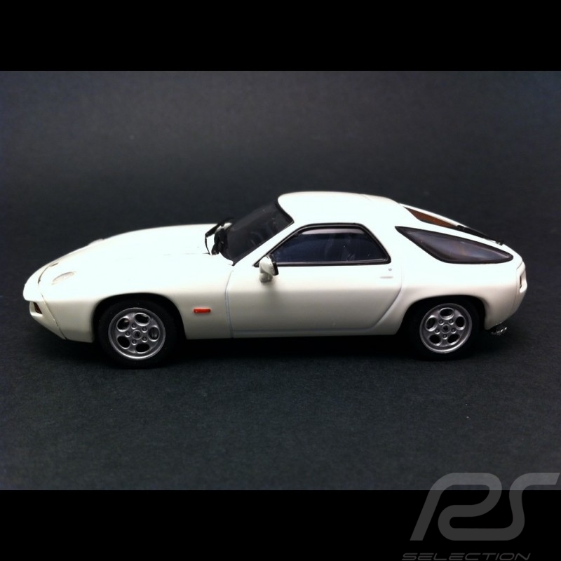 Porsche 928 blanche 1/43 Autoart 57812