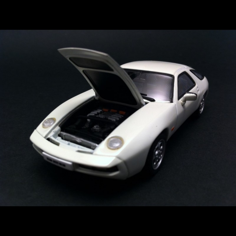 AUTOart Porsche 928 ホワイト 1/18 Porsche 928 1/18 AUTOART