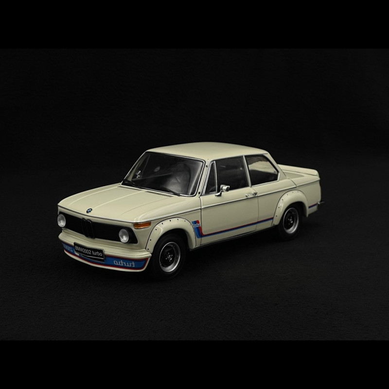 KYOSHO 1/18 BMW 2002turbo （White)絶版稀少モデル BMW 2002 Turbo | 1:18 Scale Diecast Model Car | Kyosho
