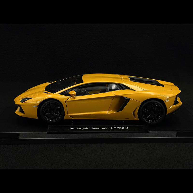 Lamborghini Aventador LP700-4 2011 Yellow 1/18 Welly 18041YE
