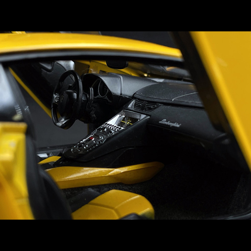Miniature Welly 1/18 - Lamborghini Aventador LP 700-4 Orange (2011) - Neuve