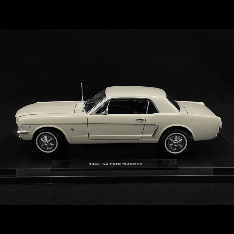 Ford Mustang GT 1994 Blanche 1/18 – Universal Hobbies, Eagle's Race, état Excellent