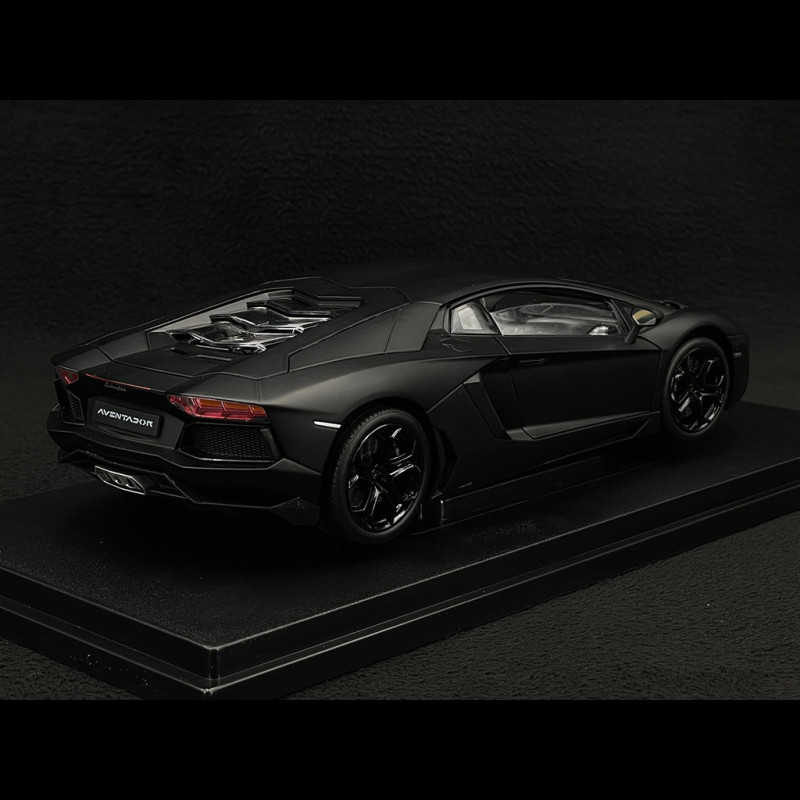 Lamborghini Aventador LP700-4 2011 Noir Mat 1/18 Welly 18041BK