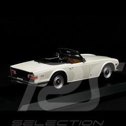 Triumph TR6 Roadster 1969 Blanc 1/18 Minichamps 155132035