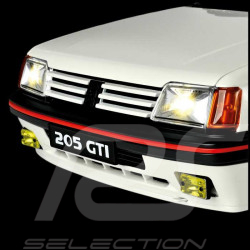 Kit Peugeot 205 GTI 1.9 1985 Blanc 1/8 à monter Ixo Models