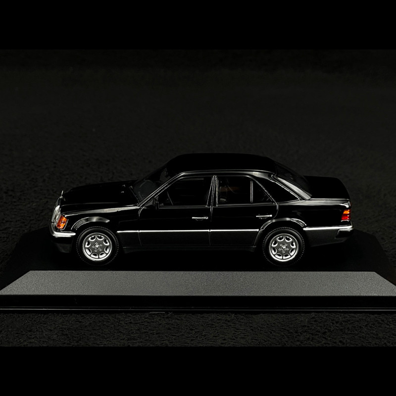 Mercedes-Benz 500E V8 1991 Black 1/43 Minichamps 940037160