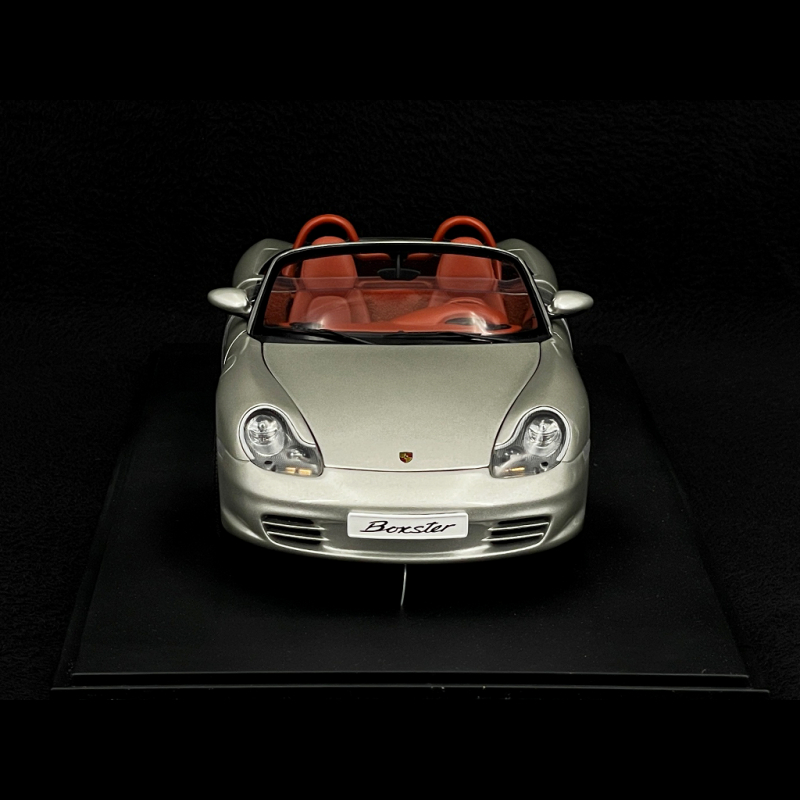 Porsche Boxster Type 986 2002 Arctic Silver 1/18 AutoArt 77872