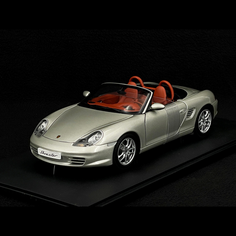 Porsche Boxster Type 986 2002 Arcticsilber 1/18 AutoArt 77872