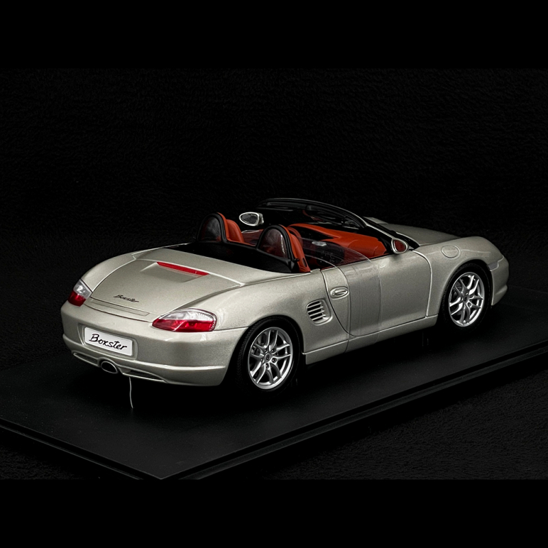 Porsche Boxster Type 986 2002 Arctic Silver 1/18 AutoArt 77872