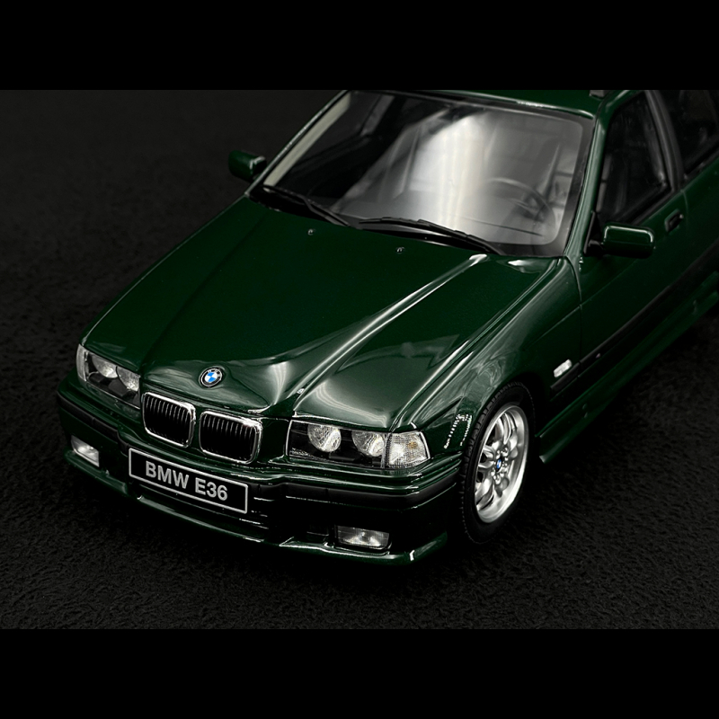 BMW E36 328i Touring M Pack 1997 – Ottomobile 1/18, Miniature Neuve