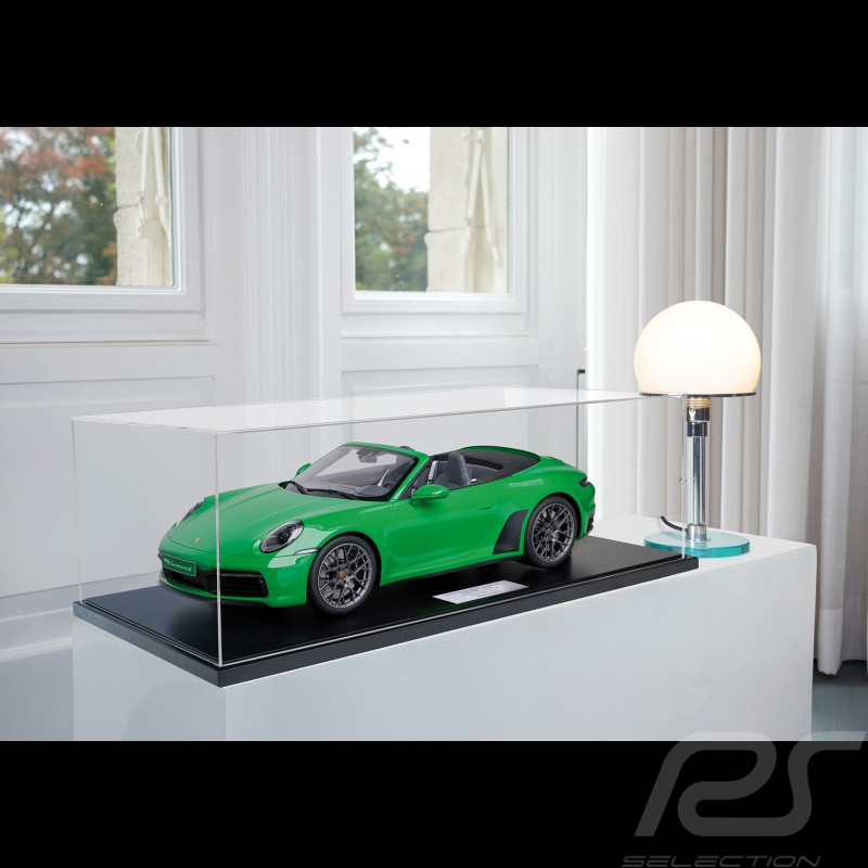 Porsche 911 Carrera 4S Cabriolet Type 992 2020 Pythongrün 1/8 Minichamps 800662001