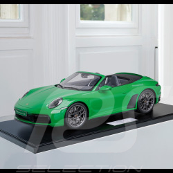 Porsche 911 Carrera 4S Cabriolet Type 992 2020 Python Green 1/8 Minichamps 800662001