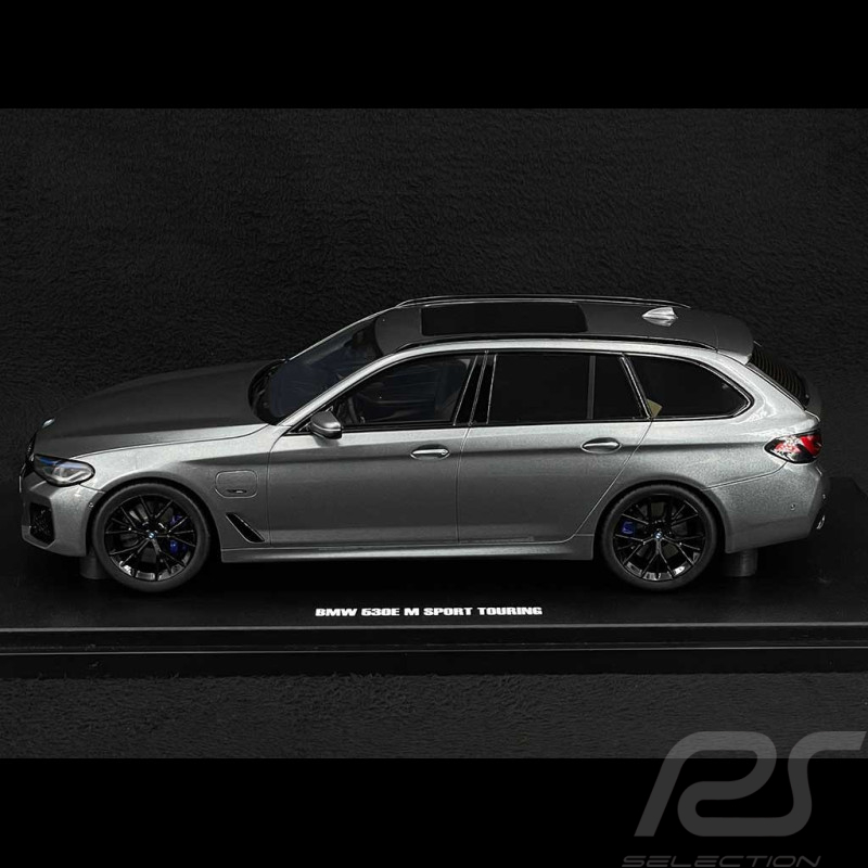 BMW 530E XDrive M Sport Touring 2023 Gris Argent 1/18 GT Spirit GT485