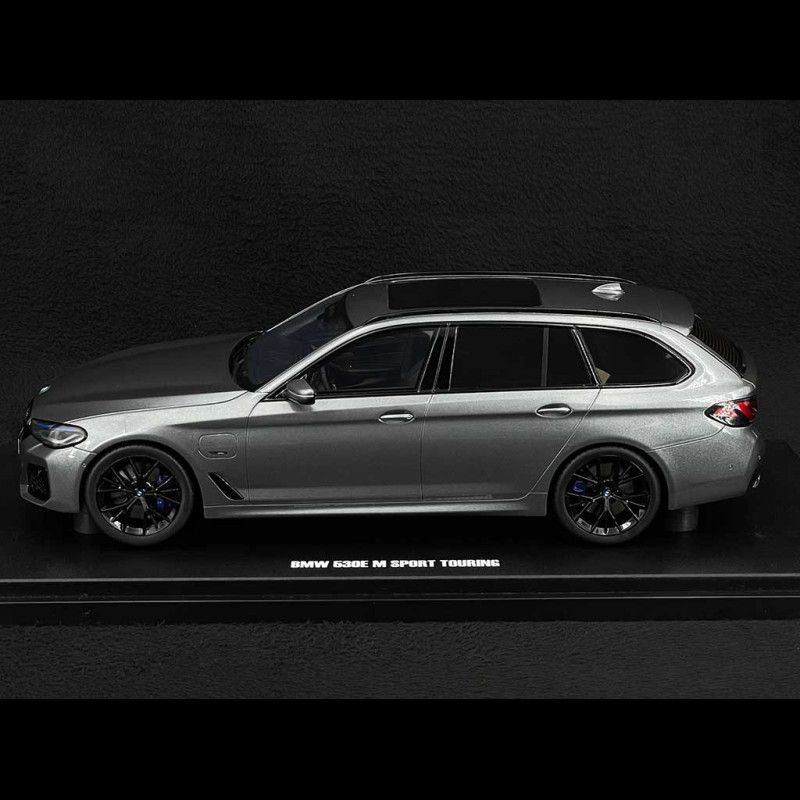 Modèle Réduit BMW G61 530e M Sport Touring Gris Minéral - GT Spirit 1/18 - Résine - Boîté - Réf GT485