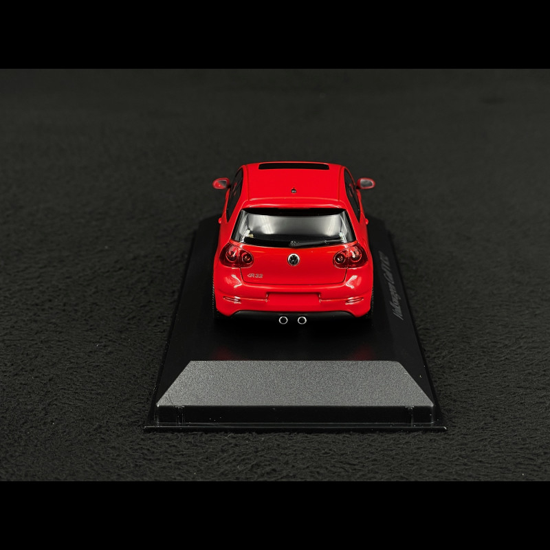Volkswagen Golf R32 2005 Red 1/43 Minichamps 940054500