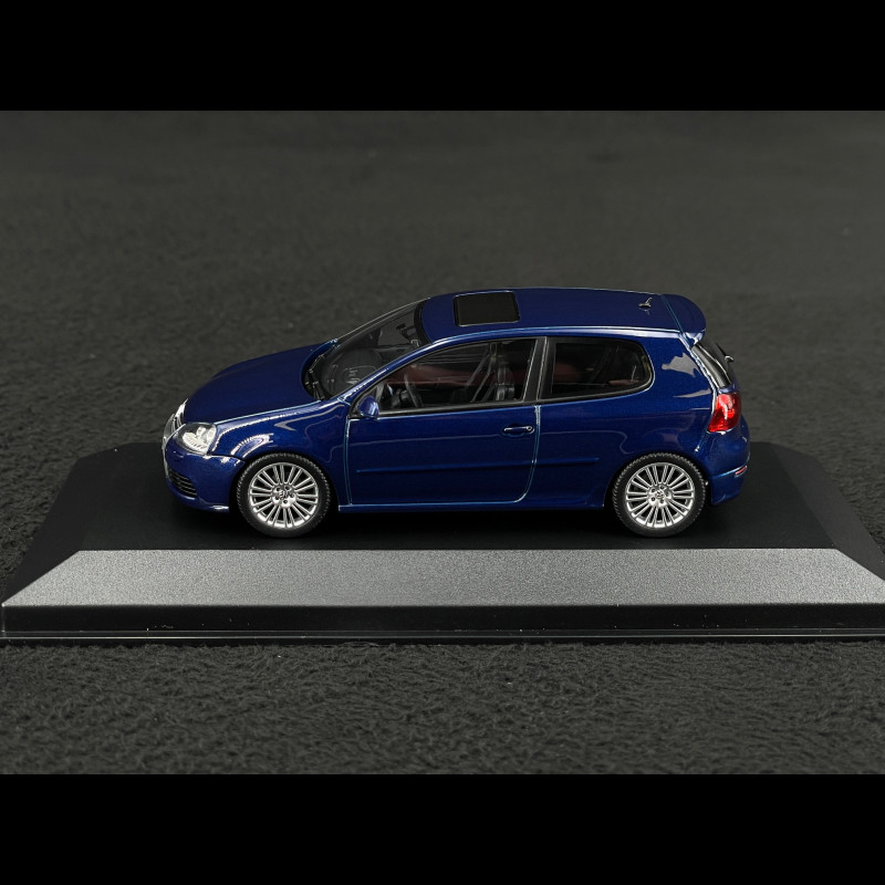 Volkswagen Golf R32 2005 Metallic Blue 1/43 Minichamps 940054501