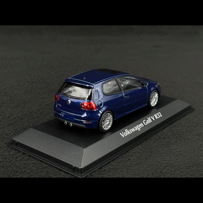 Volkswagen Golf R32 2005 Metallic Blue 1/43 Minichamps 940054501