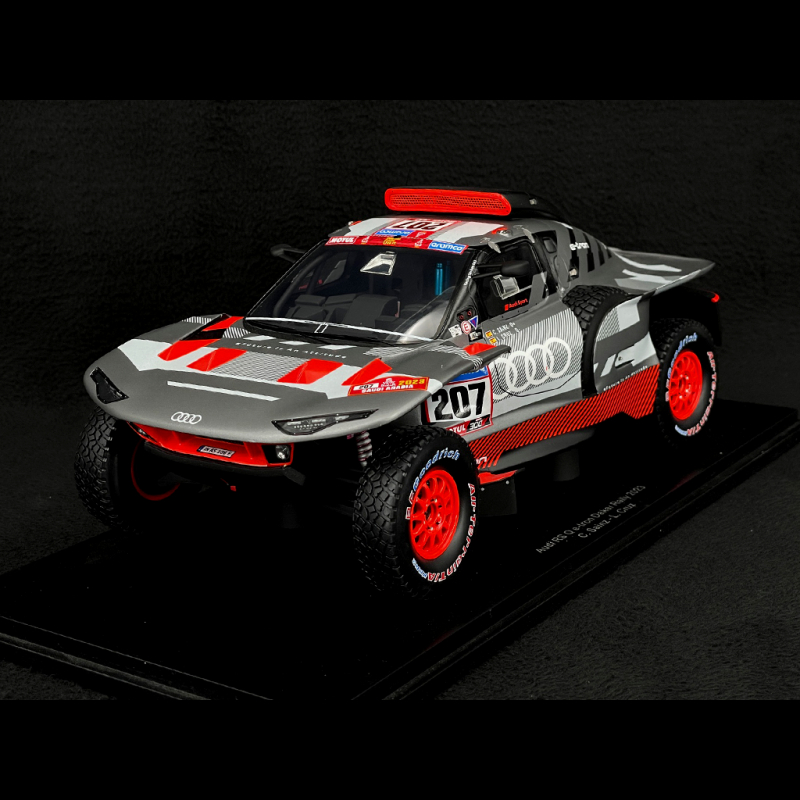Modèle Réduit AUDI RS Q E-tron #207 Dakar 2023 Sainz/Cruz - Échelle 1/18 SPARK - Neuf