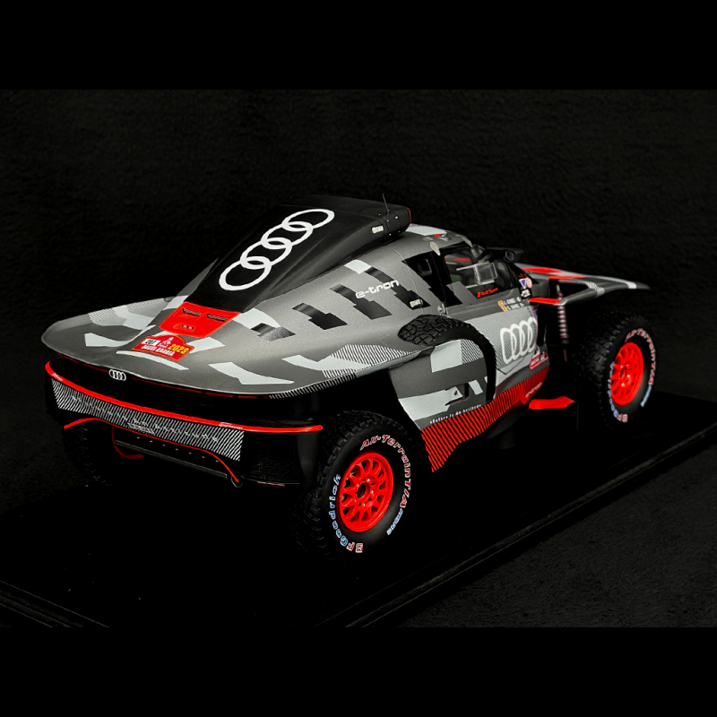 Spark 18S791 Audi RS Q E-tron N°207 Rallye Dakar 2023 C.Sainz - 1/18 Prévente