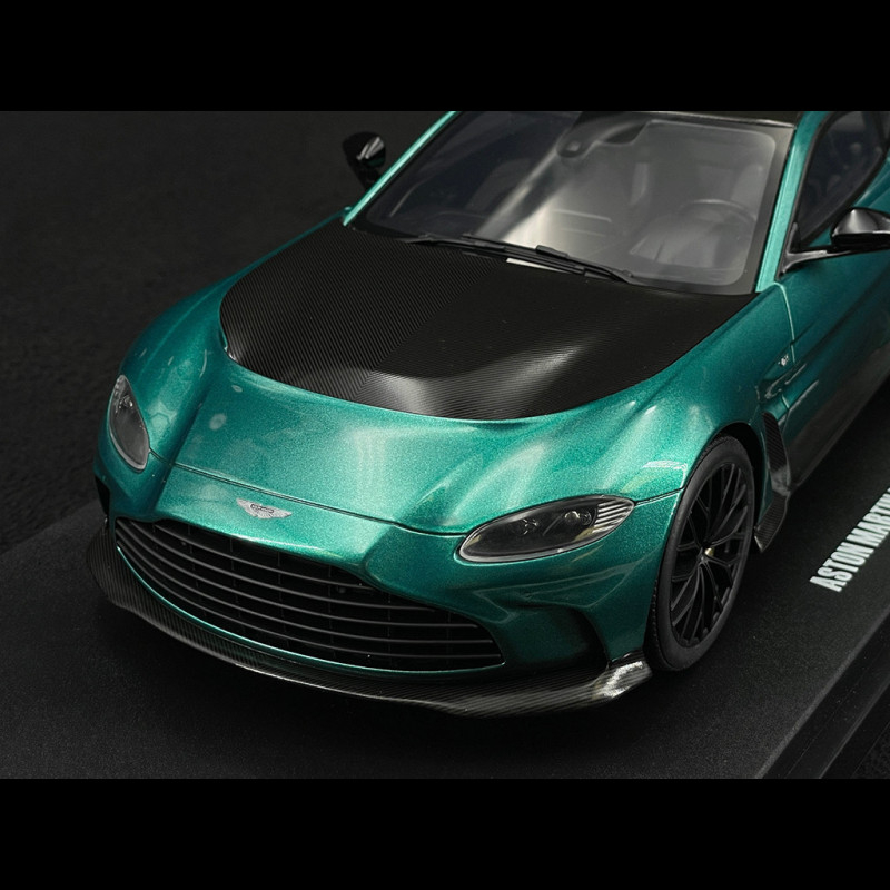 Solido Modellauto Aston Martin V12 Vantage grün metallic, Maßstab