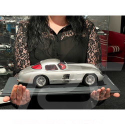 Mercedes-Benz 300 SLR Uhlenhaut Coupé 1955 Silber Metallic 1:12 Schuco 450052700