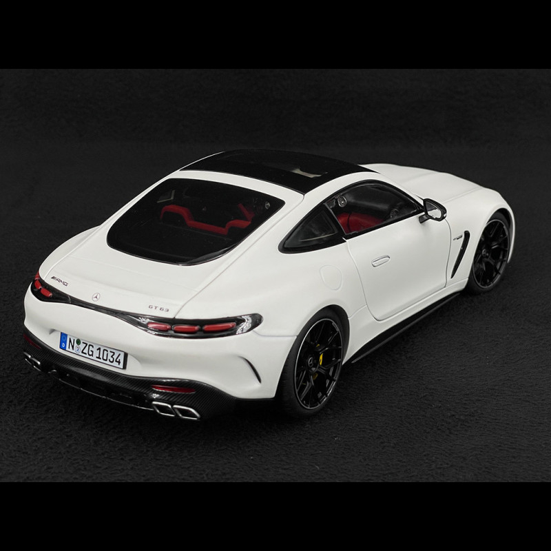 Mercedes-Benz AMG GT 63 4Matic - Opalite White Magno - 1:18 NZG