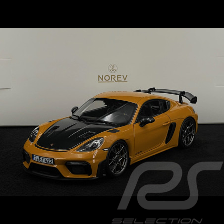 Porsche 718 Cayman GT4 RS...