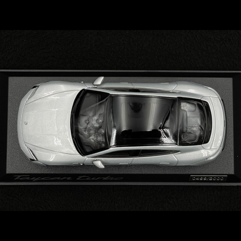 Spark 1:43 Porsche Taycan Turbo (J1 PA) gris glace métallique Norev Spark 1:43 Porsche Taycan Turbo (J1 PA) gris glace métallique Norev