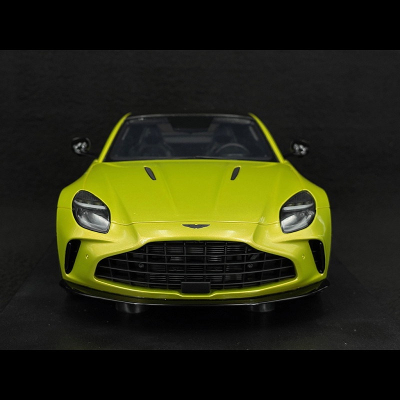 Miniature GTspirit 1/18 - Aston Martin Vantage Cosmopolitan Yellow 2024 - Neuve