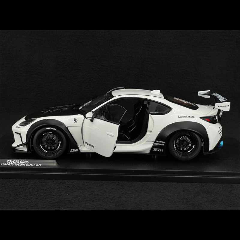 Solido 1:18 Toyota GR86 LBWK Body Kit 2024 branco pérola S1813602