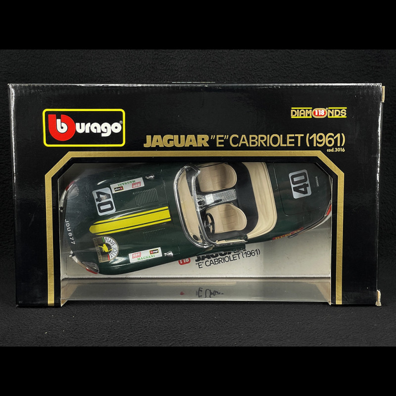 A Jaguar E-Type Cabriolet 1961 egy 1:18 méretarányú modellautó