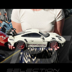 Porsche 911 GT3 RS Typ 992 Tribute to Carrera RS Weiße rote Streifen 1/12 GT Spirit GT949